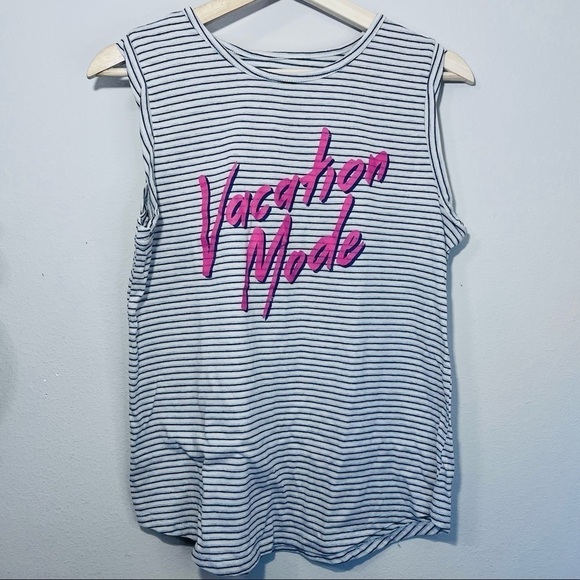 Zoe + Liv Vacation Mode Striped graphic top Size medium - Picture 2 of 13
